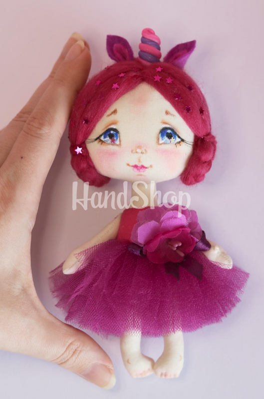 Дитяча маленька лялька єдиноріжка своїми руками у сукні Дитяча маленька лялька єдиноріжка своїми руками у сукні