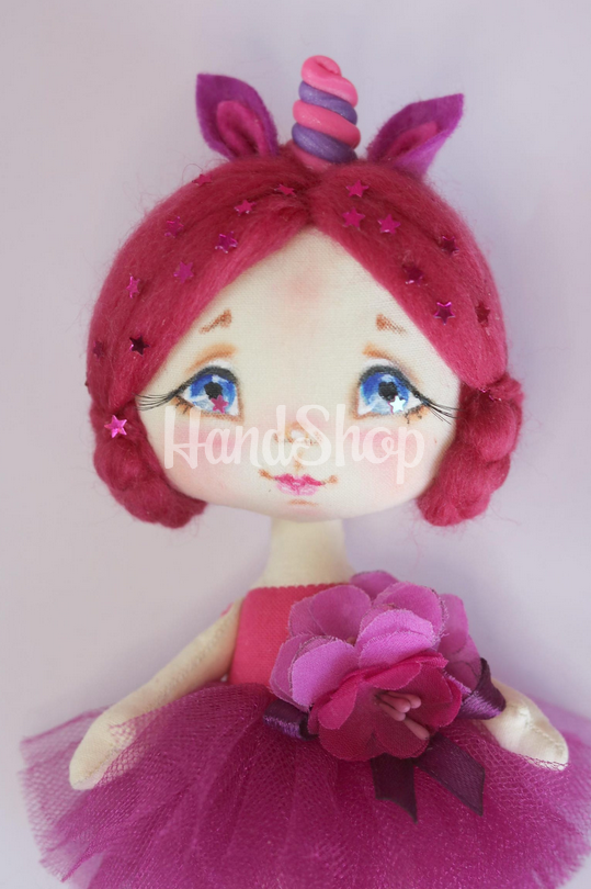Дитяча маленька лялька єдиноріжка своїми руками у сукні Дитяча маленька лялька єдиноріжка своїми руками у сукні