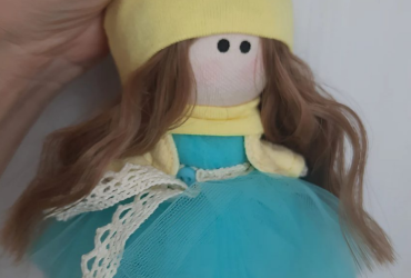 Міні-лялька-брелок маленька українка - ідеальний сувенір з України: патріотичний подарунок для будь-якої дівчинки Міні-лялька-брелок маленька українка - ідеальний сувенір з України: патріотичний подарунок для будь-якої дівчинки