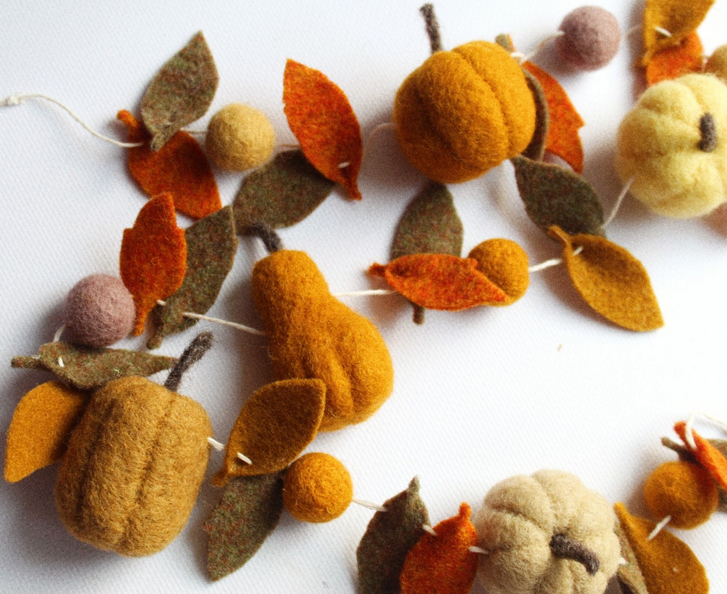 Искусство валяния шерсти: как фелтинг превращает простую шерсть в незабываемые сувениры и подарки ручной работы