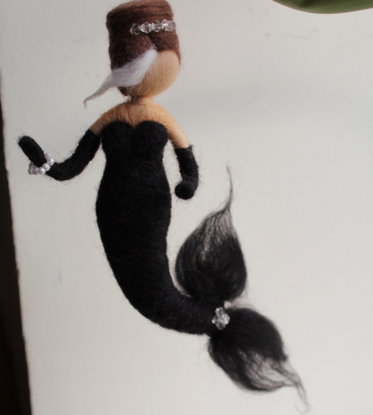 Сувенірна лялька підвіска русалонька lady in black