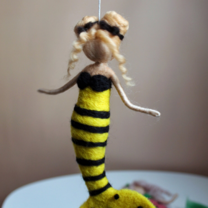Сувенірна лялька підвіска казкова русальнька бджілка
