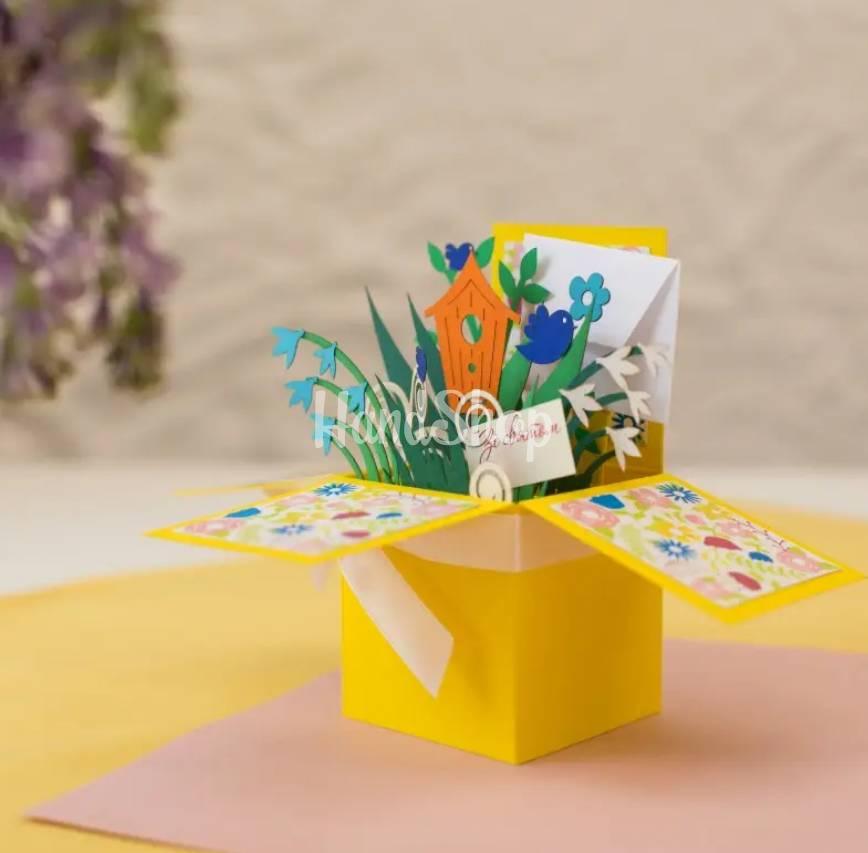 Жіноча святкова 3d листівка коробочка весняні квіти Жіноча святкова 3d листівка коробочка весняні квіти