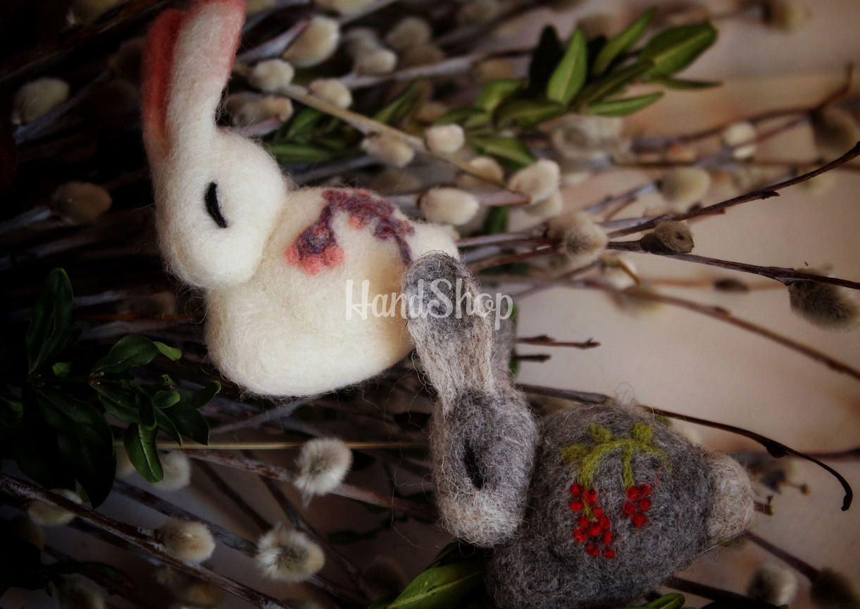 Сірий кролик зайчик брошка на Великдень 2023 Сірий кролик зайчик брошка на Великдень 2023