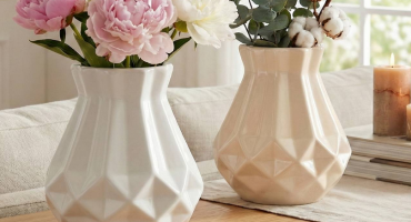 Інтер’єрна авторська ваза з порцеляни - фарфор ручної роботи з об’ємними ромбами, естетичний подарунок жінці Інтер’єрна авторська ваза з порцеляни - фарфор ручної роботи з об’ємними ромбами, естетичний подарунок жінці