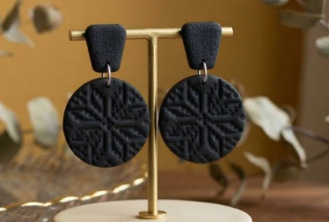 Вишукані жіночі сережки чорного кольору - прикраса з глини з геометричним дизайном та орнаментом