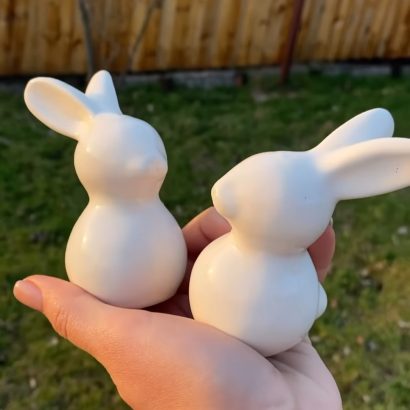 Пара маленьких білих порцелянових сувенірних зайчиків, 2 шт