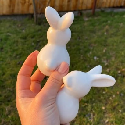 Пара маленьких білих порцелянових сувенірних зайчиків, 2 шт