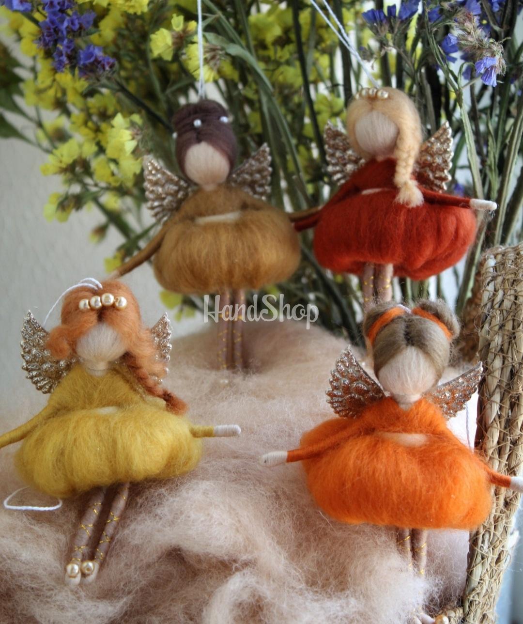 Лялька підвіска ангел з вовни в пишній сукні сувенір Лялька підвіска ангел з вовни в пишній сукні сувенір