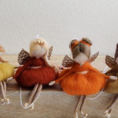 Дитяча міні лялька в сукні сувенір підвіска