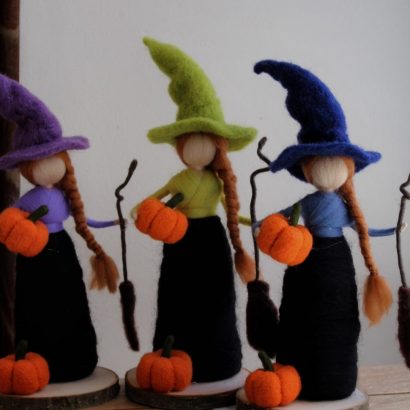 Сувенір лялька відьмочка з шерсті на Halloween