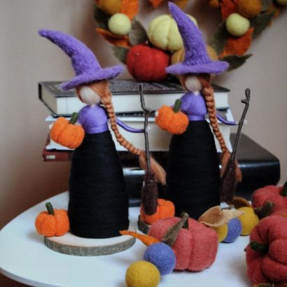 Сувенір лялька відьмочка з шерсті на Halloween