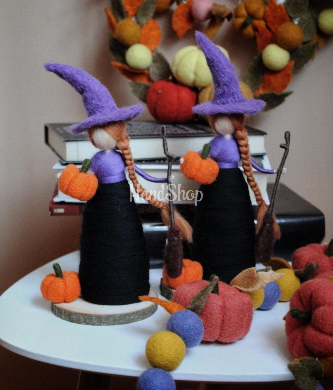 Сувенір лялька відьмочка з шерсті на Halloween Сувенір лялька відьмочка з шерсті на Halloween