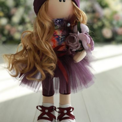 Лялька текстильна тільда з довгим волоссям та квітами