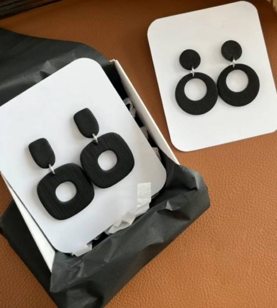 Чорні круглі сережки з полімерної глини (на вибір!)
