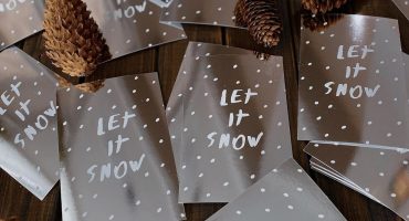 Елегантна зимова поезія: хендмейд листівки «Let it Snow» для вашого особливого Різдва та Нового Року 2024