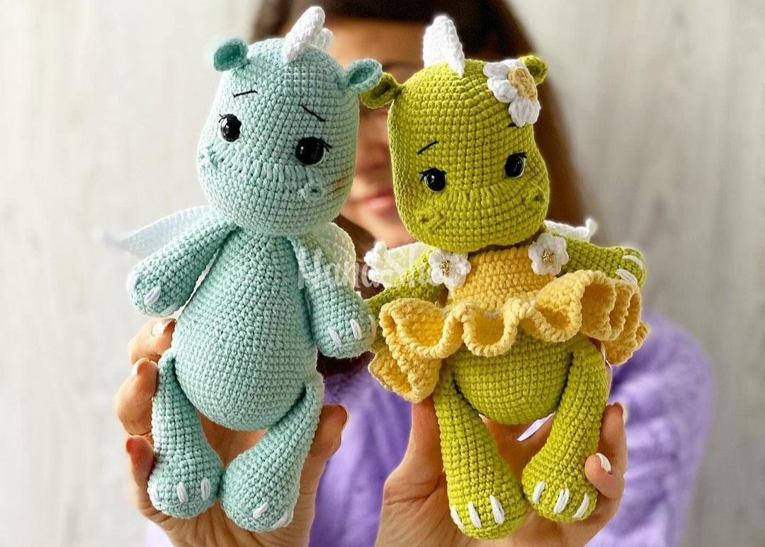 Новорічна пара іграшки в’язані зелені дракончки символ 2024 року Новорічна пара іграшки в’язані зелені дракончки символ 2024 року