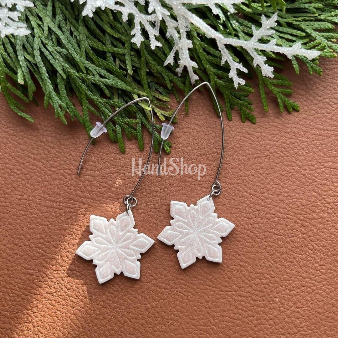 Жіночі святкові зимові сережки білі сніжинки глина Жіночі святкові зимові сережки білі сніжинки глина
