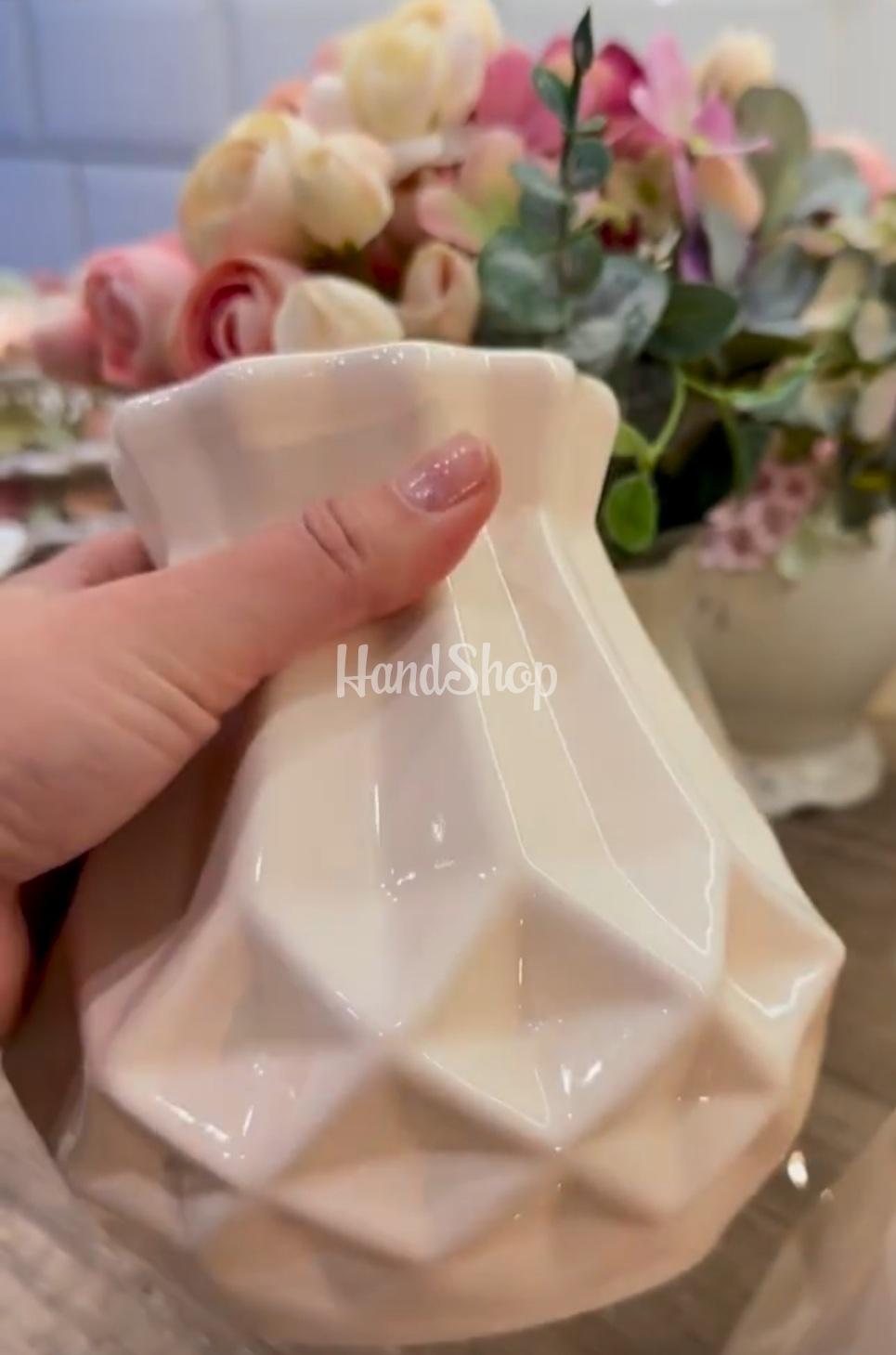 Порцелянова ваза для квітів в молочному кольорі фарфор Порцелянова ваза для квітів в молочному кольорі фарфор