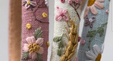 Дитяча мрія в квіткових візерунках: обруч із українською вишивкою, що зберігає частинку ніжності та мрійливості кожної маленької дівчинки