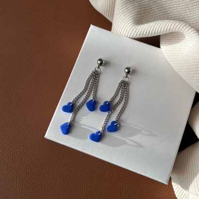 Жіночі довгі сережки сині міні сердечка на ланцюжку глина