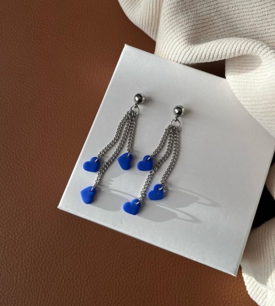 Жіночі довгі сережки сині міні сердечка на ланцюжку глина