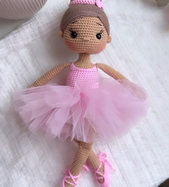Лялька балерина в рожевих пуантах сувенірна іграшка