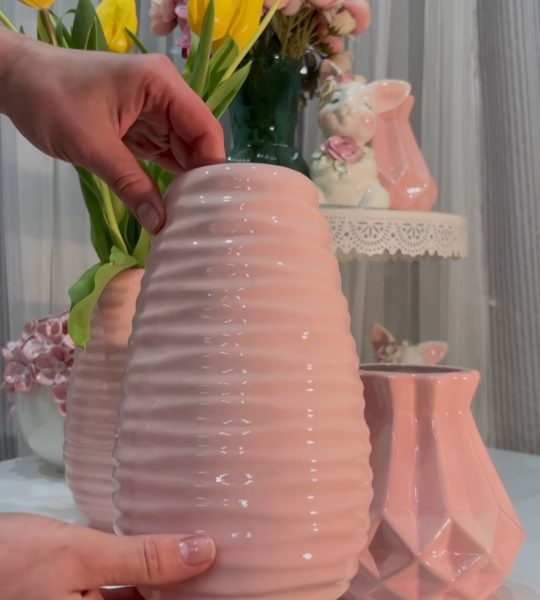 Рожева велика порцелянова ваза ручної роботи для квітів