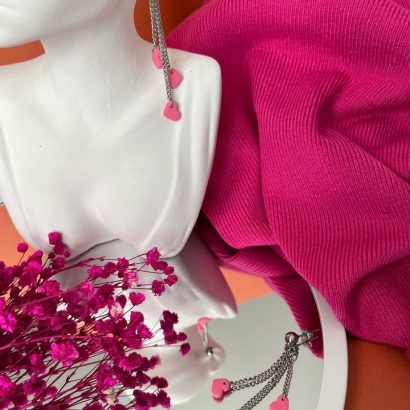 Сережки символи любові: рожеві сердечка з глини на ланцюжку - ніжність та елегантність у деталях