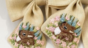 Казкова краса: банти для волосся з витонченою вишивкою кроликів шовковими нитками - презенти на Великдень