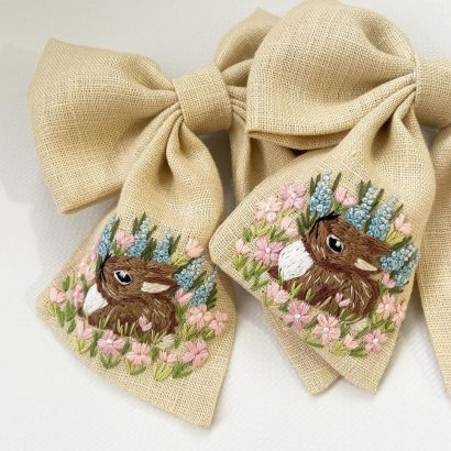 Казкова краса: банти для волосся з витонченою вишивкою кроликів шовковими нитками - презенти на Великдень