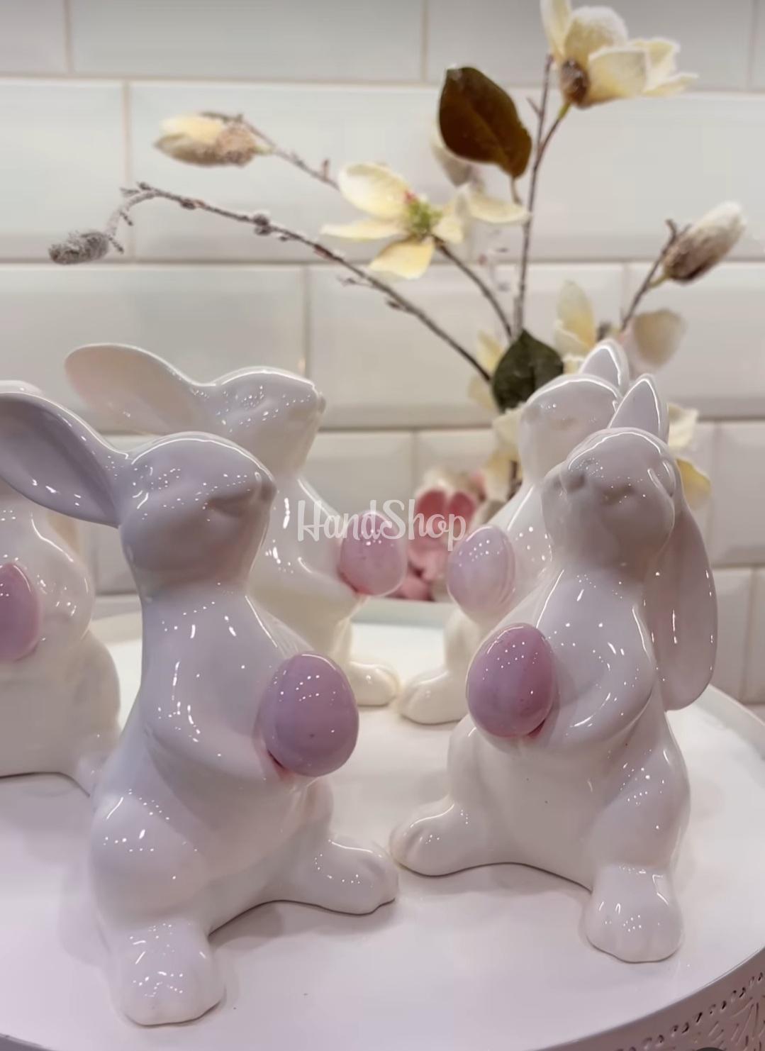 Декоративний білий порцеляновий зайчик на Великдень Декоративний білий порцеляновий зайчик на Великдень