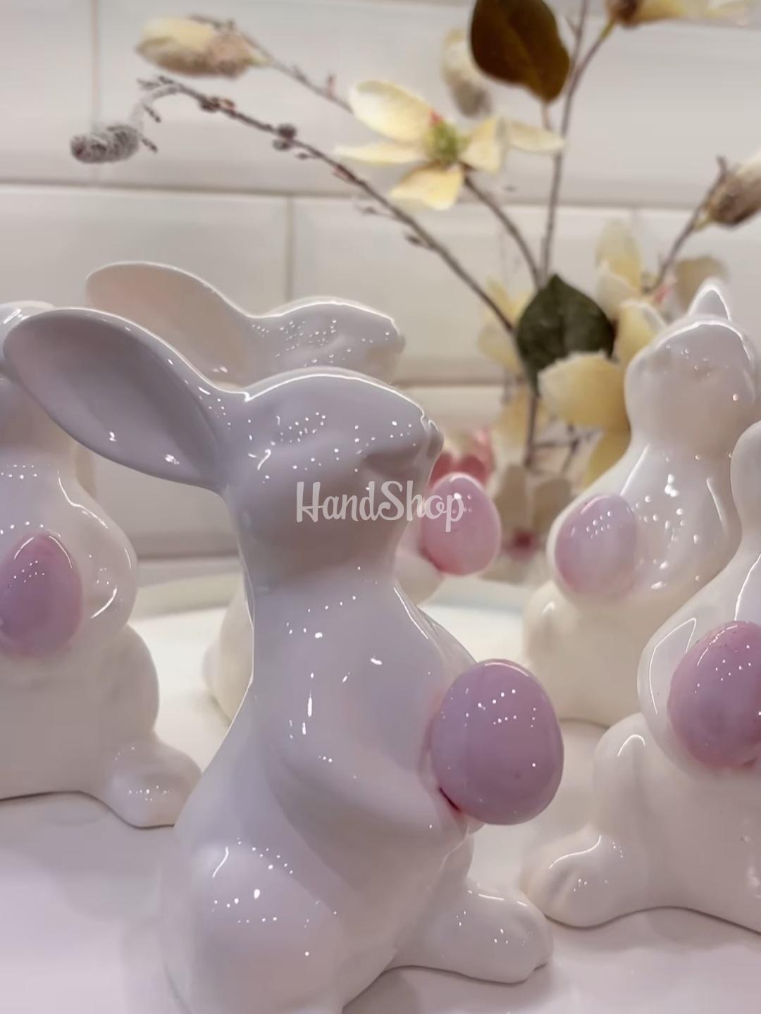 Декоративний білий порцеляновий зайчик на Великдень Декоративний білий порцеляновий зайчик на Великдень