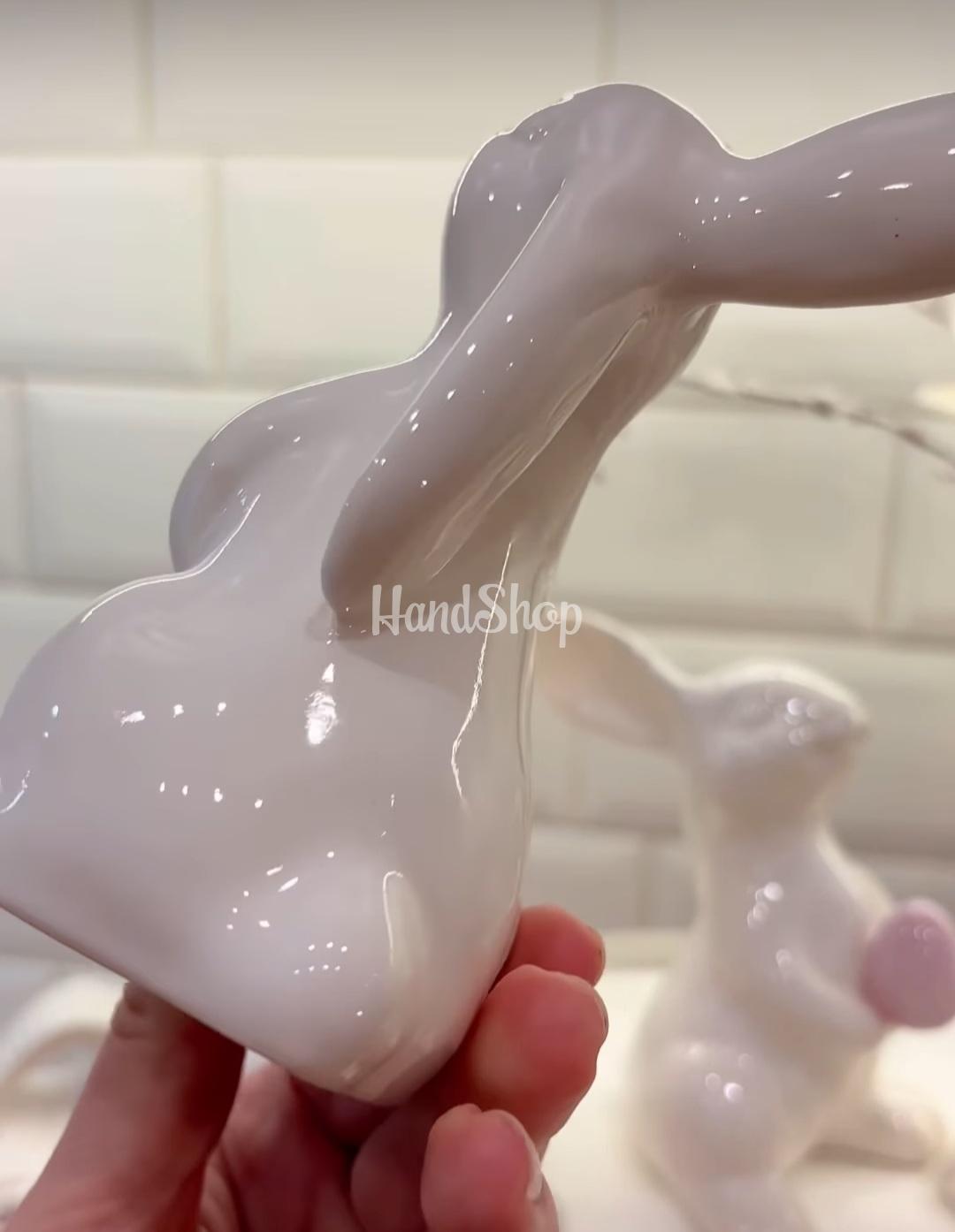 Декоративний білий порцеляновий зайчик на Великдень Декоративний білий порцеляновий зайчик на Великдень