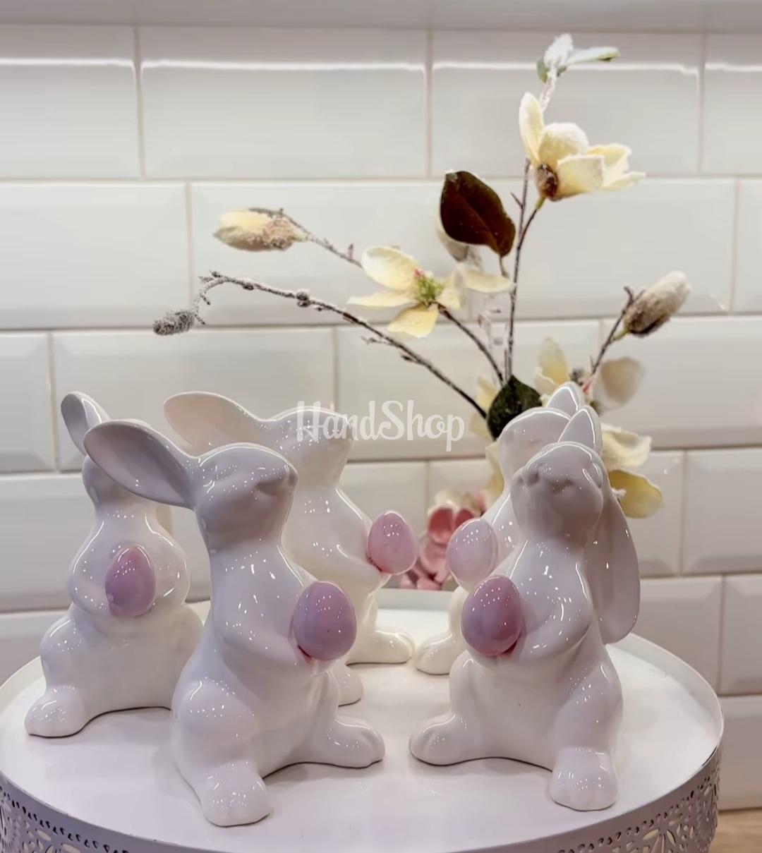 Декоративний білий порцеляновий зайчик на Великдень Декоративний білий порцеляновий зайчик на Великдень
