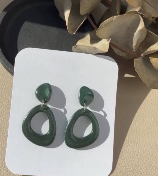 Овальні жіночі геометричні сережки з полімерної глини