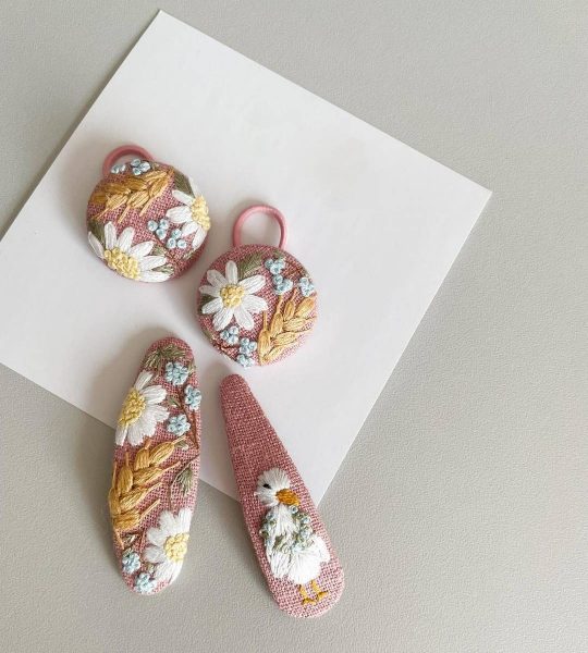 Заколки 2шт та резинки 2шт для волосся вишивка ромашки