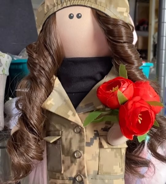 Сувенірна текстильна лялька захисниця військова, 37 см