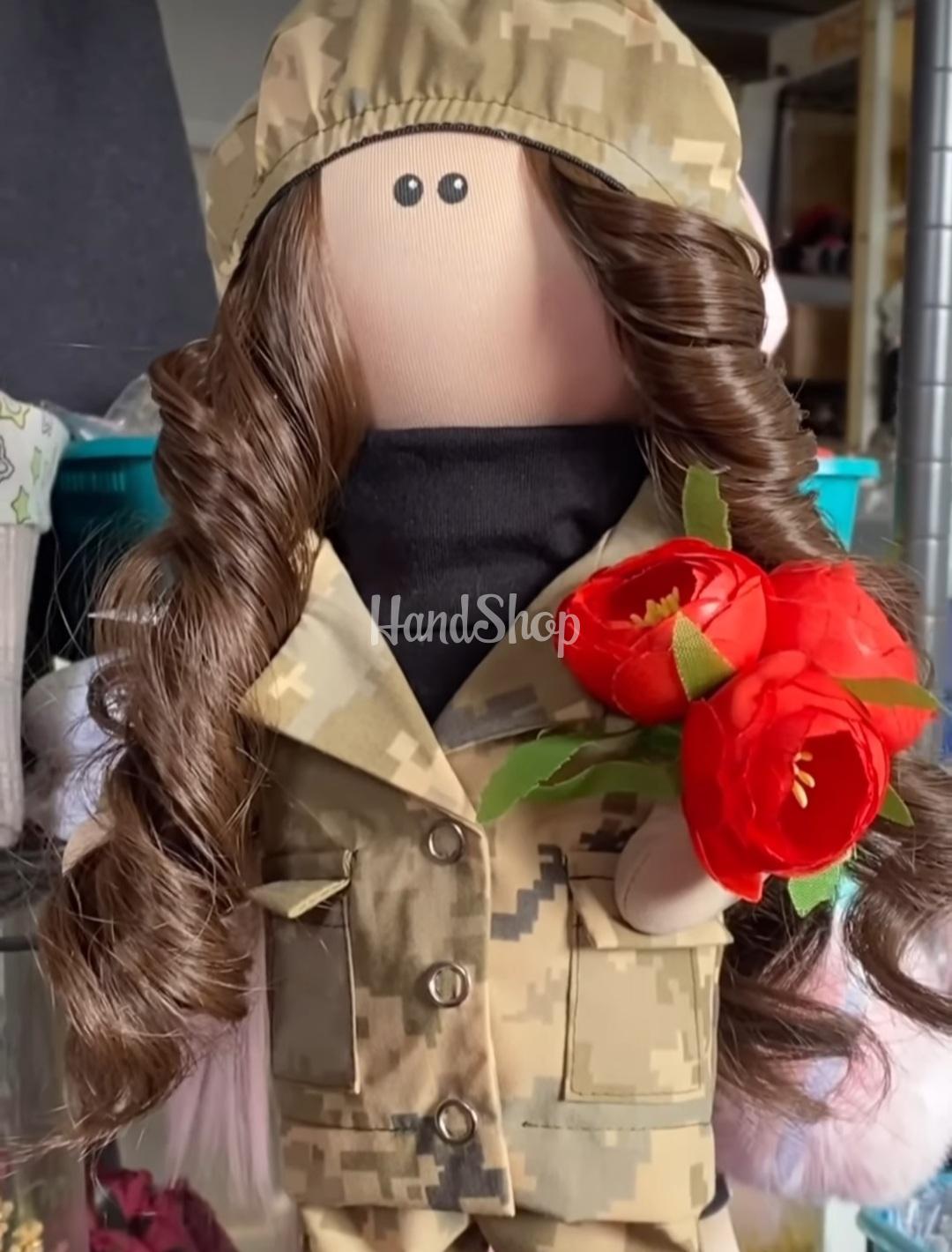 Сувенірна текстильна лялька захисниця військова, 37 см Сувенірна текстильна лялька захисниця військова, 37 см