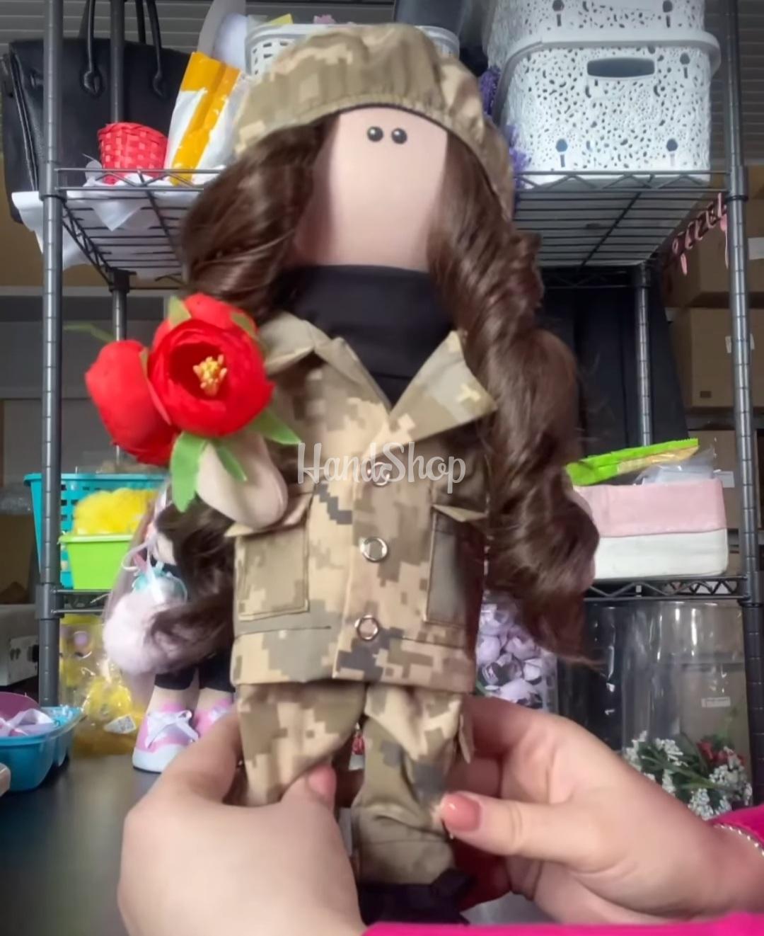 Сувенірна текстильна лялька захисниця військова, 37 см Сувенірна текстильна лялька захисниця військова, 37 см