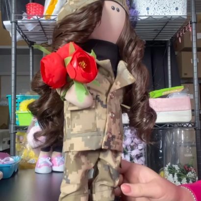 Сувенірна текстильна лялька захисниця військова, 37 см