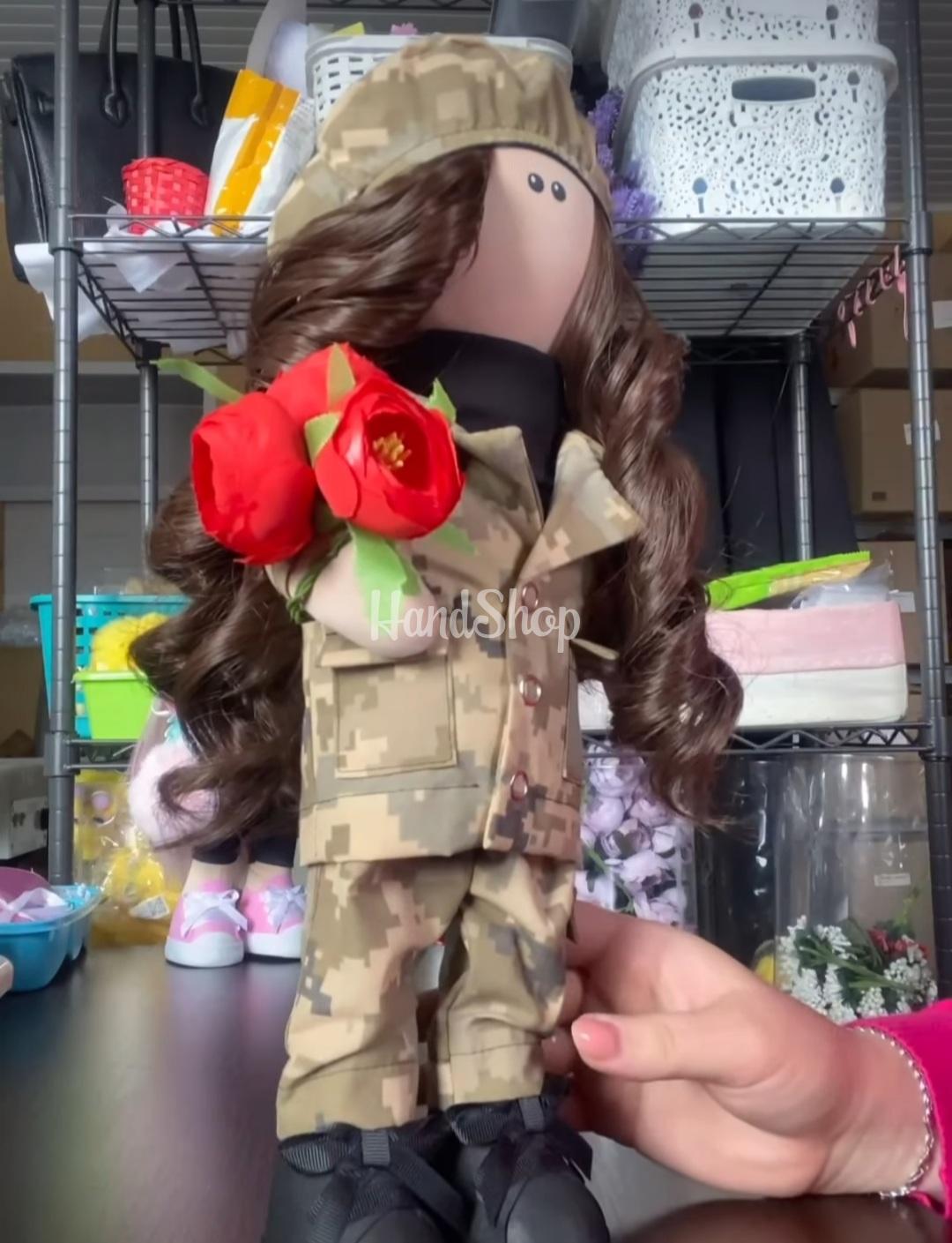 Сувенірна текстильна лялька захисниця військова, 37 см Сувенірна текстильна лялька захисниця військова, 37 см