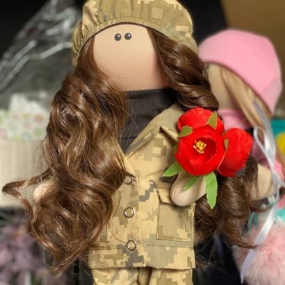 Сувенірна текстильна лялька захисниця військова, 37 см