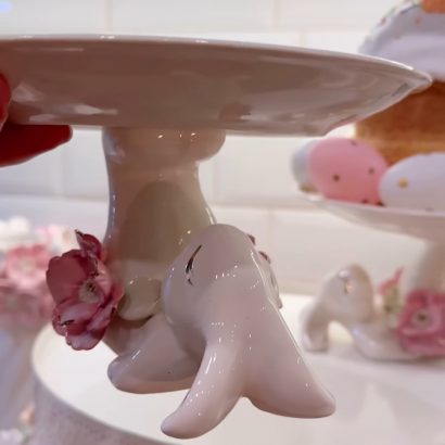 Декоративна біла підставка з порцеляни зайчик Великдень