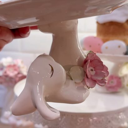 Декоративна біла підставка з порцеляни зайчик Великдень