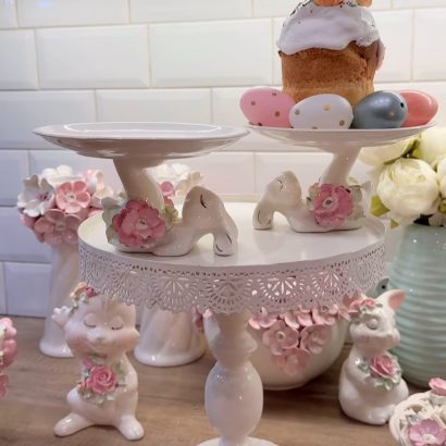 Декоративна біла підставка з порцеляни зайчик Великдень