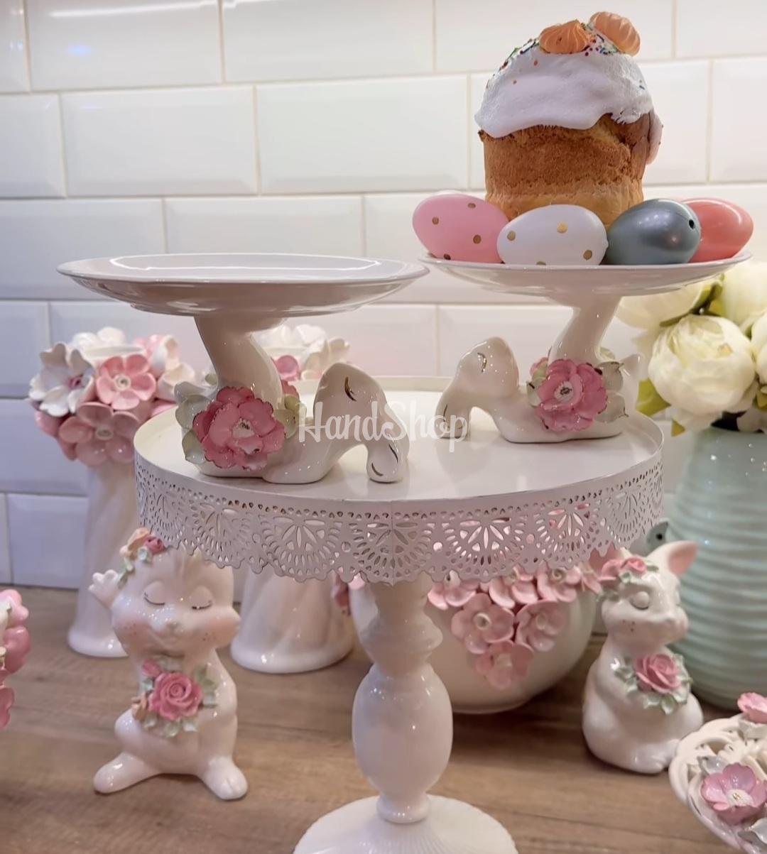 Декоративна біла підставка з порцеляни зайчик Великдень Декоративна біла підставка з порцеляни зайчик Великдень