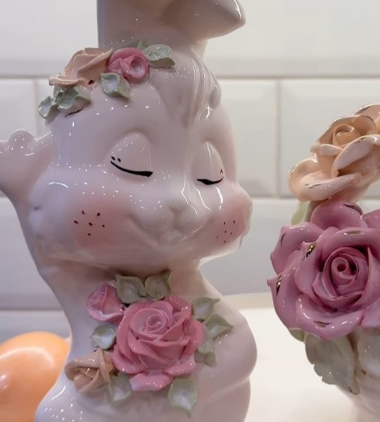 Декоративний великий білий порцеляновий зайчик сувенір