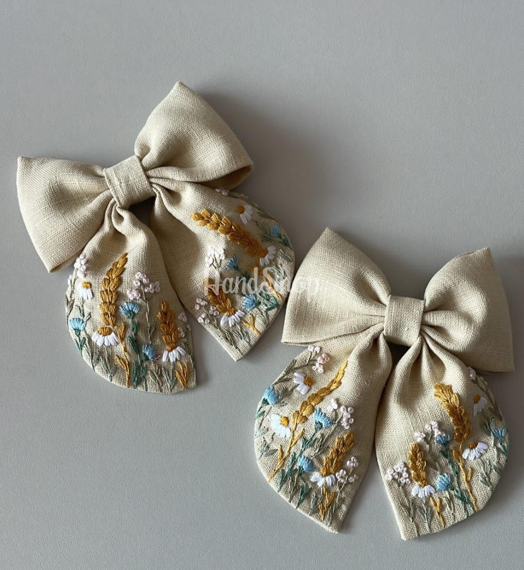 Пара бантів для волосся вишивка польові квіти, 2шт Пара бантів для волосся вишивка польові квіти, 2шт