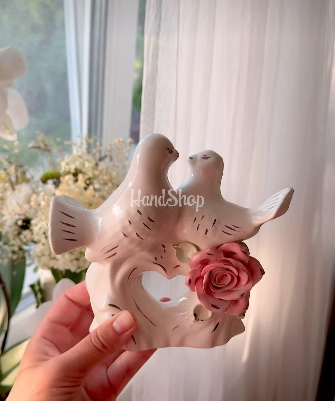 Ці порцелянові голубки ідеально підходять для подарунків на весілля, ювілеї та інші особливі події в житті Ці порцелянові голубки ідеально підходять для подарунків на весілля, ювілеї та інші особливі події в житті